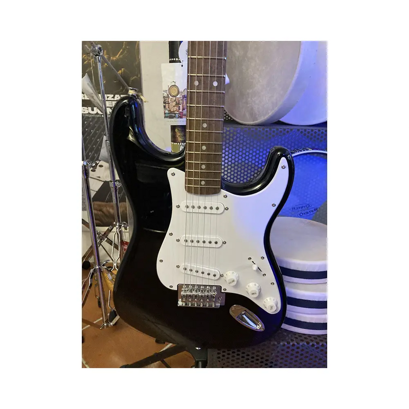 Carica immagine in Galleria Viewer, SQUIER Bullet Series Stratocaster con Borsa *USATO*
