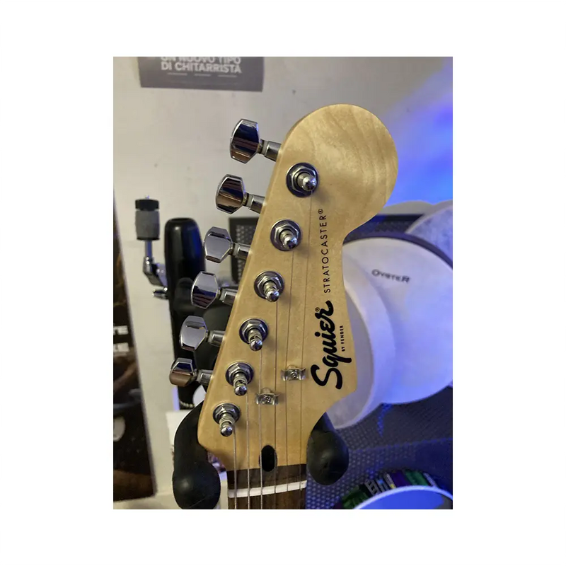 Carica immagine in Galleria Viewer, SQUIER Bullet Series Stratocaster con Borsa *USATO*
