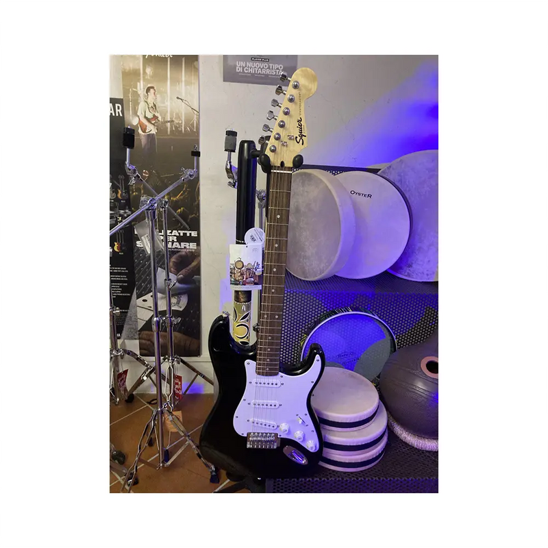 Carica immagine in Galleria Viewer, SQUIER Bullet Series Stratocaster con Borsa *USATO*
