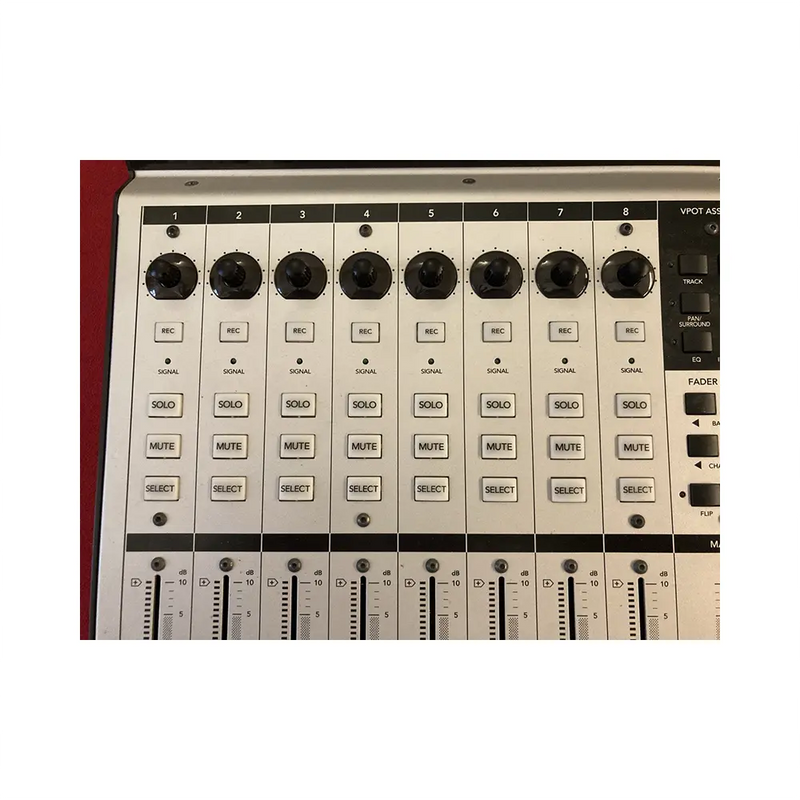 Carica immagine in Galleria Viewer, MACKIE Control Universal Pro MIXER *USATO*
